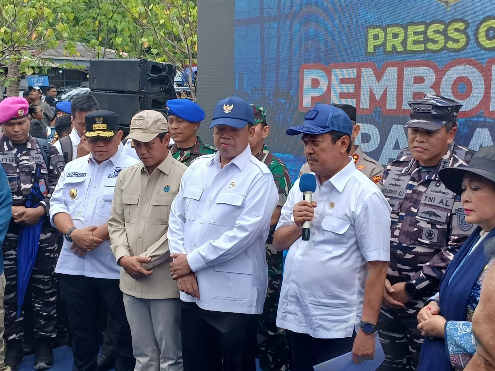 Menteri Kelautan dan Perikanan (KKP) Sakti Wahyu Trenggono, menegaskan telah memanggil pihak-pihak yang mengaku memasang pagar laut.