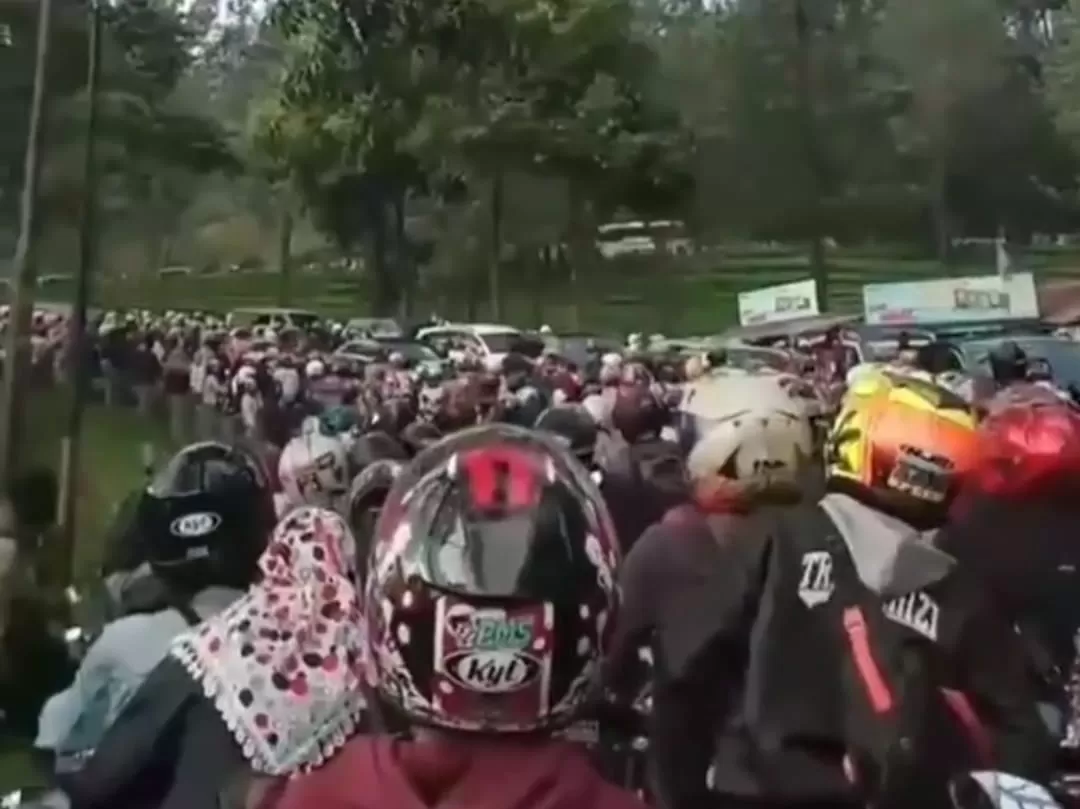 Lalu lintas jalur Puncak menuju Jakarta atau Gadog diberlakukan sistem one way. (Instagram/@kabarjakarta1)