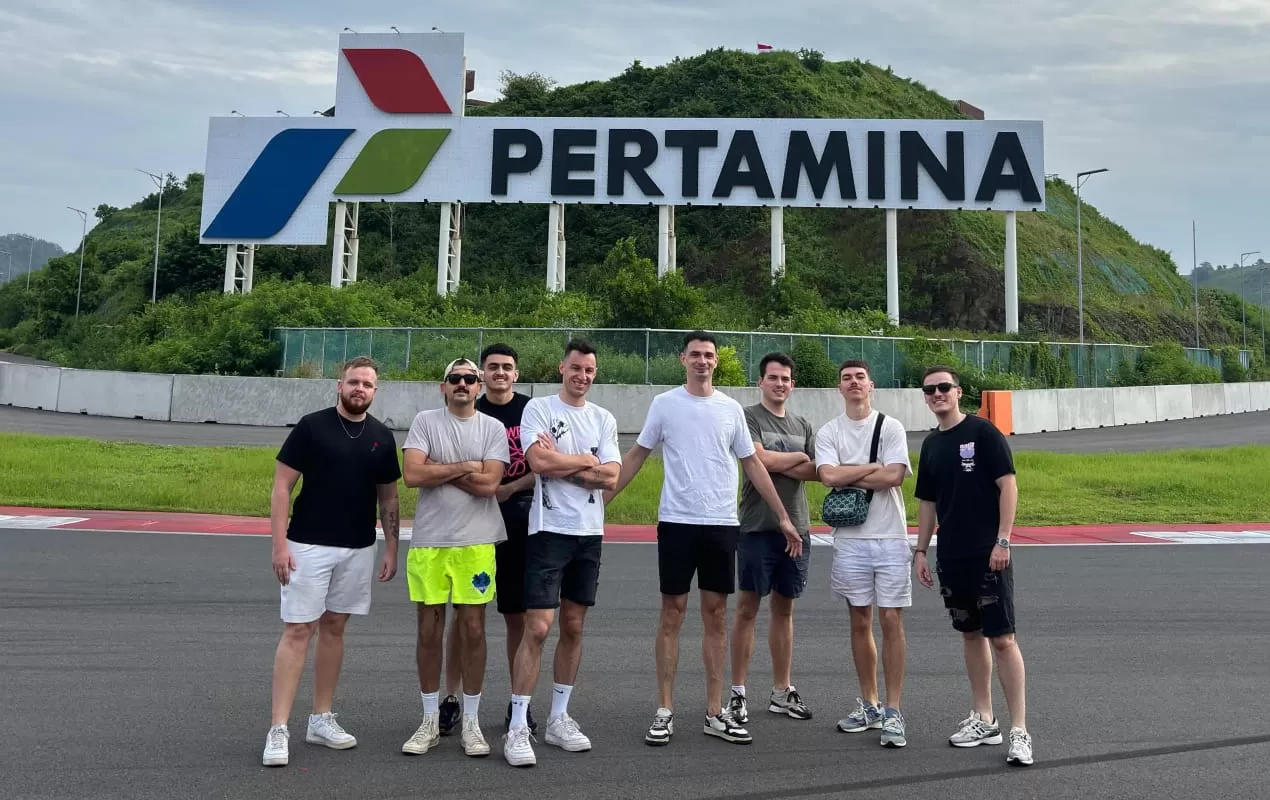 Kru kapal Induk Prancis Charles de Gaulle kunjungi Sirkuit Mandalika di Lombok (Dok: Istimewa untuk Konteks.co.id)