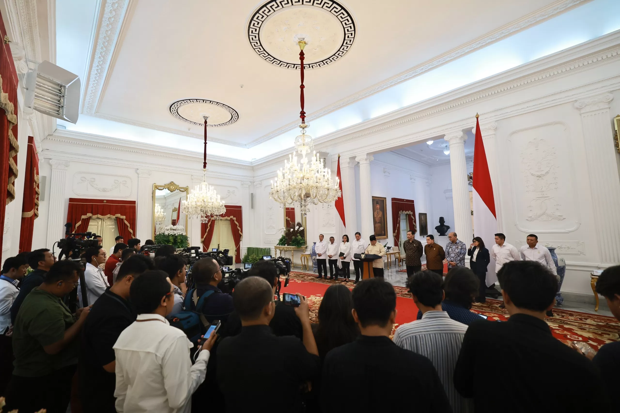Presiden Prabowo Subianto memanggil pimpinan bank Himbara dan Menkeu Sri Mulyani ke Istana Kepresidenan. (Ist)