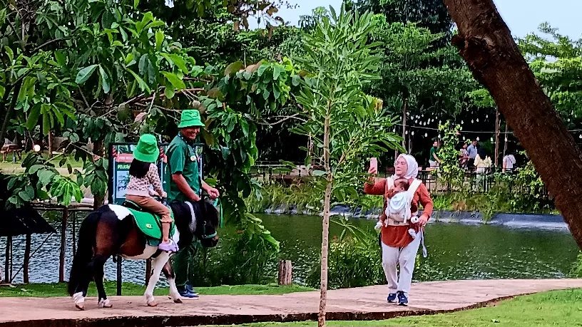 Panduan pengunjung mulai dari harga tiket hingga transportasi menuju Aviary Park Bintaro. (Konteks/Rat Nugra)