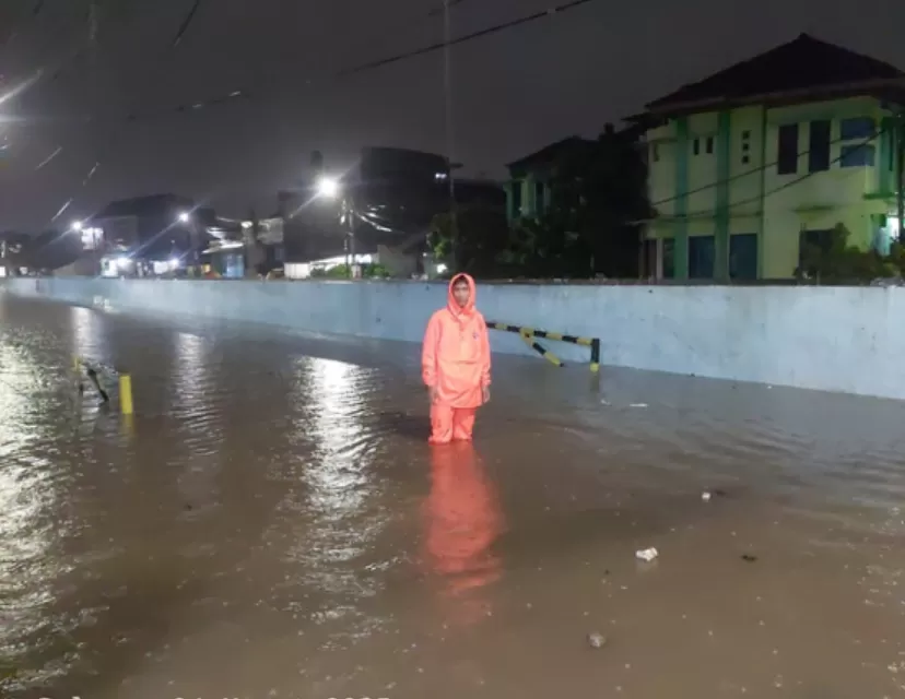 Banjir di kawasan Pondok Kacang Timur, Pondok Aren, Tangerang Selatan. 