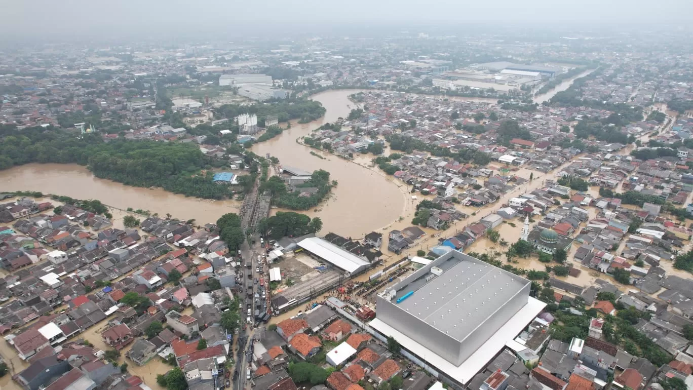 Banjir besar yang melanda wilayah Kota dan Kabupaten Bekasi, Jawa Barat.