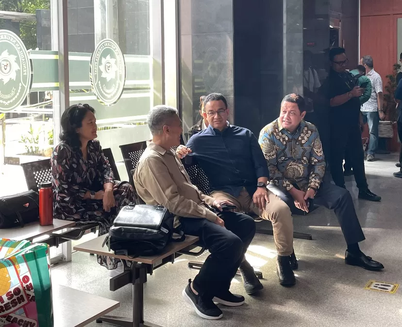 Mantan Gubernur DKI Jakarta, Anies Baswedan datang di sidang Mantan Menteri Perdagangan (Mendag) Thomas Trikasih Lembong alias Tom Lembong.