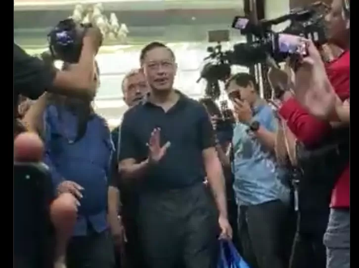 Mantan Menteri Perdagangan (Mendag) Thomas Trikasih Lembong alias Tom Lembong jalani sidang perdana.