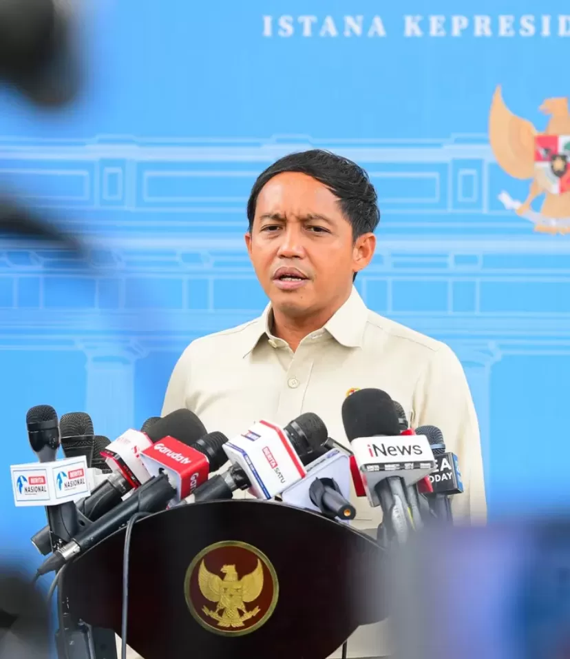 Menteri Kehutanan Raja Juli Antoni saat memberi keterangan pers di Istana Kepresidenan, Jakarta.