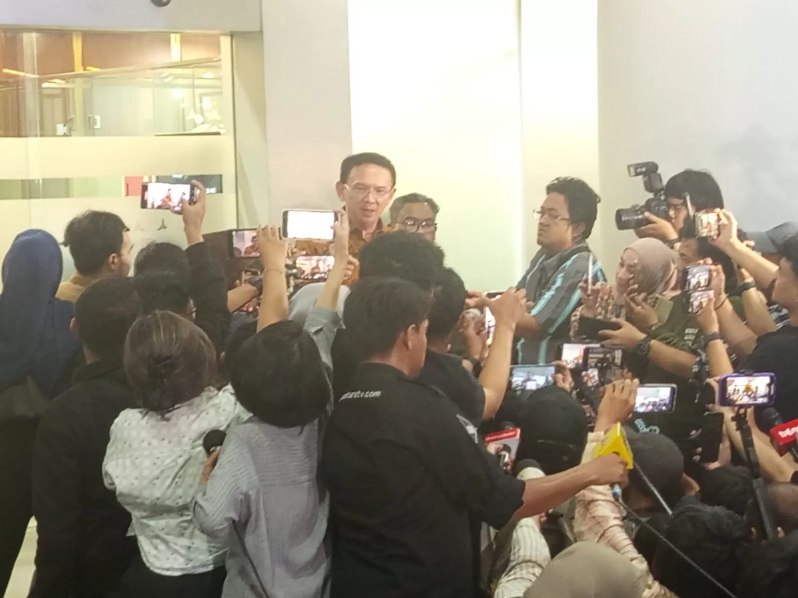 Mantan Komisaris Utama PT Pertamina (Persero) Basuki Tjahaja Purnama atau Ahok, usai menjalani pemeriksaan sebagai saksi di kejaksaan Agung RI.