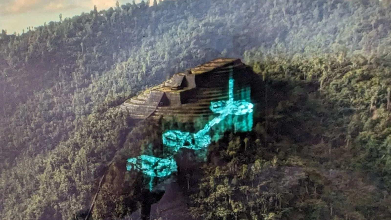 Misteri Gunung Padang yang Diklaim Sebagai Piramida Tertua (foto: x.com/TheProjectUnity)