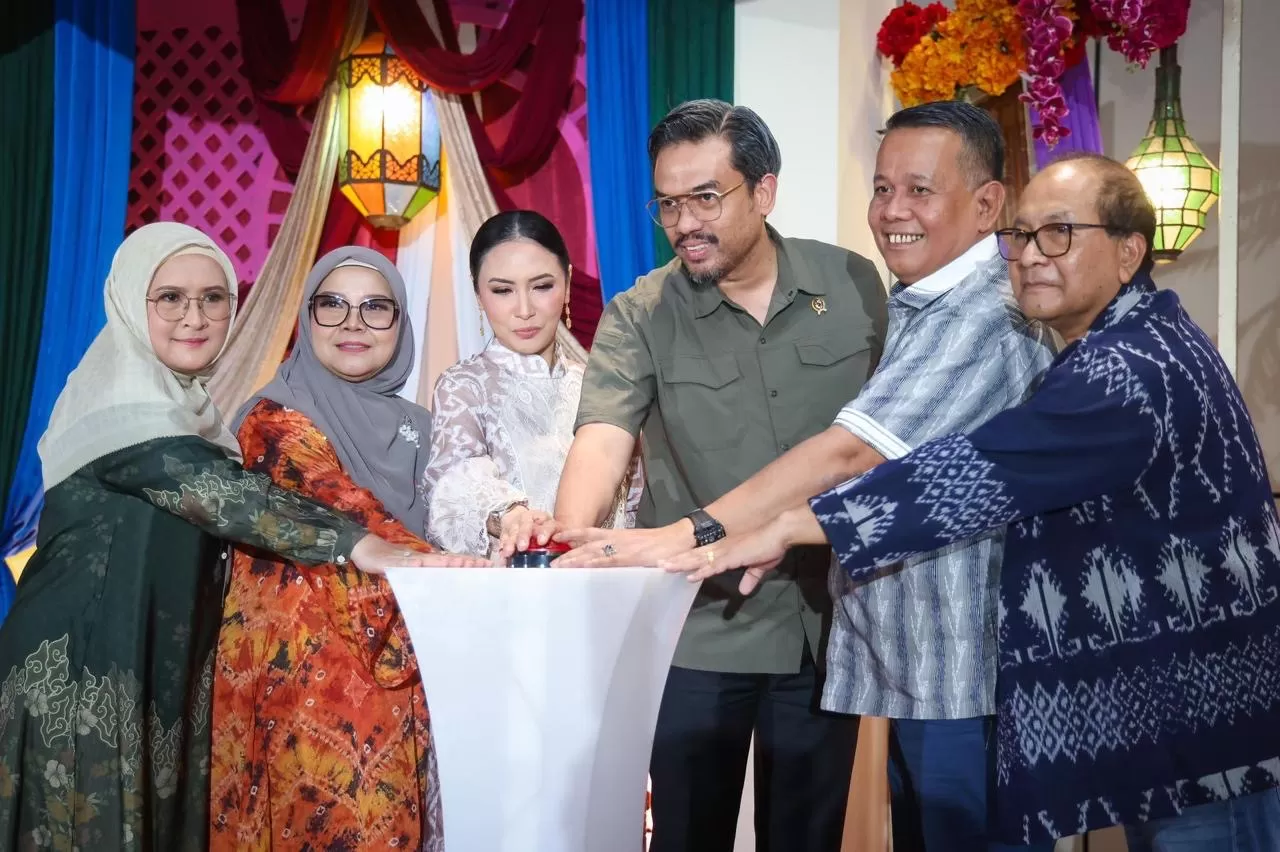 Menteri UMKM Maman Abdurrahman membuka Pekan Bazar Ramadan Murah di Rumah UMKM, Exhibition Hall Smesco Indonesia. 