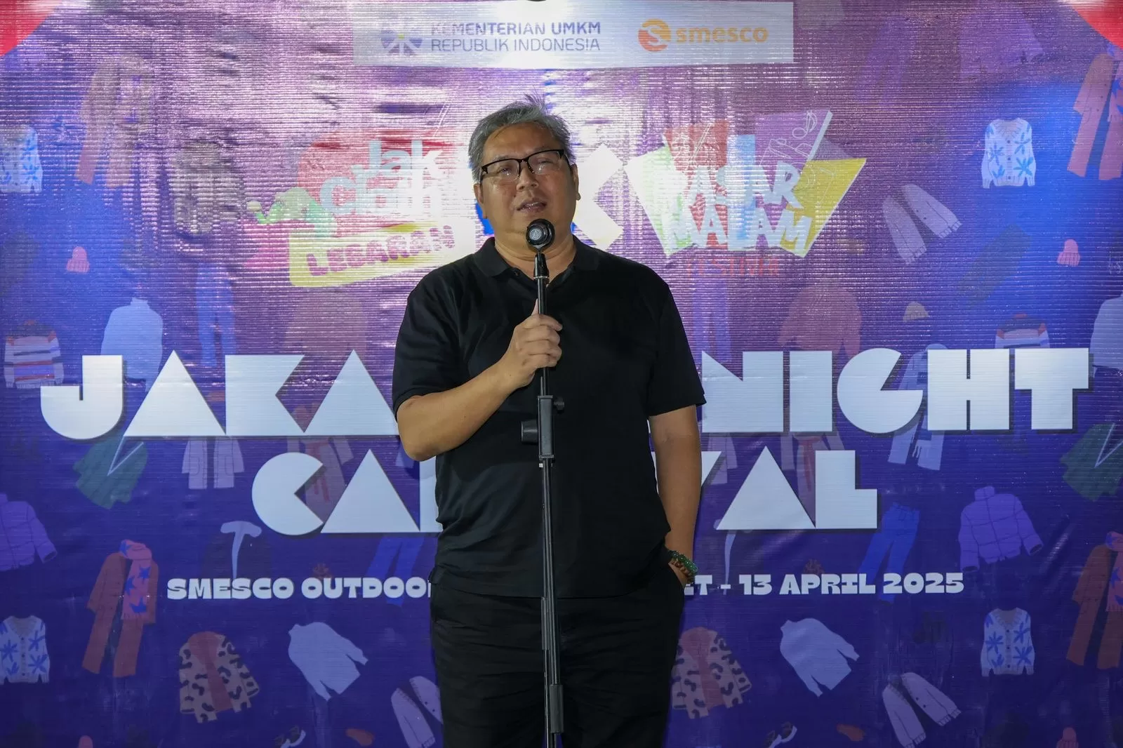 Deputi Bidang Usaha Kecil Kementerian UMKM Temmy Satya Permana saat membuka Jakarta Night Carnival 2025 di Smesco Outdoor Arena, Jakarta, Jumat, 14 Maret 2025 malam.