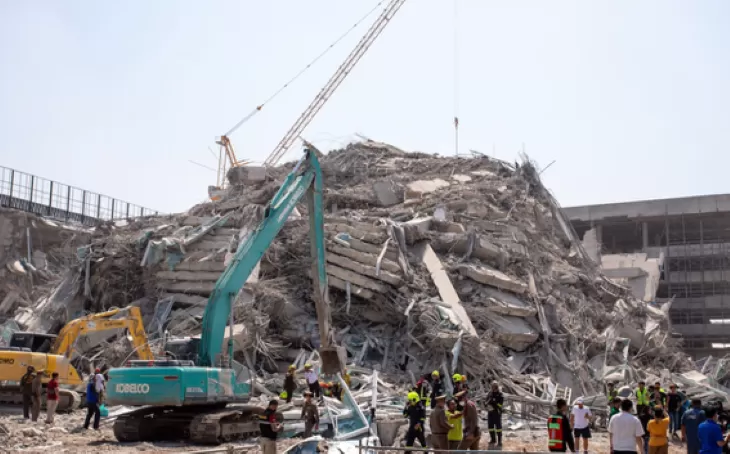 Bangunan besar di kawasan Taman Chatuchak, Bangkok, Thailand runtuh akibat gempa Myanmar. Jakarta perlu mewaspadai dampak gempa megathrust. (X.com @DonaldBestCA)