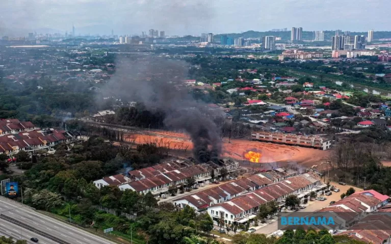 Ledakan pipa gas di Selangor, Malaysia, yang dipicu kebocoran pipa gas. (Dok: Bernama)