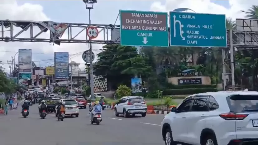 Situasi lalulintas di kawasan Puncak Bogor, Jawa Barat.