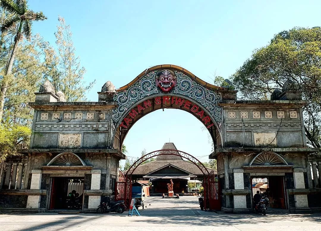 4 Wisata Malam Solo yang Unik dan Hits, Cocok Banget Buat Healing Sampai Kulineran! (Instagram.com/ibonk26)