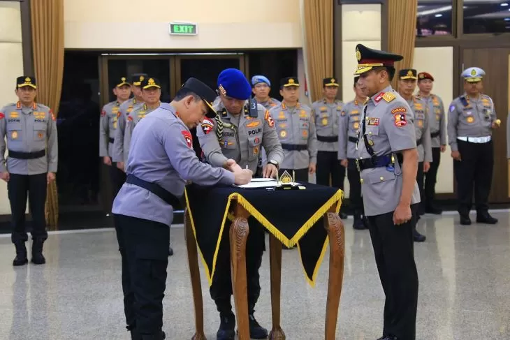 Surat Telegram Kapolri Jenderal Listyo Sigit Prabowo mengamanatkan mutasi dan promosi 49 pati dan pamen di lingkungan Polri. (Foto: Humas Polri)