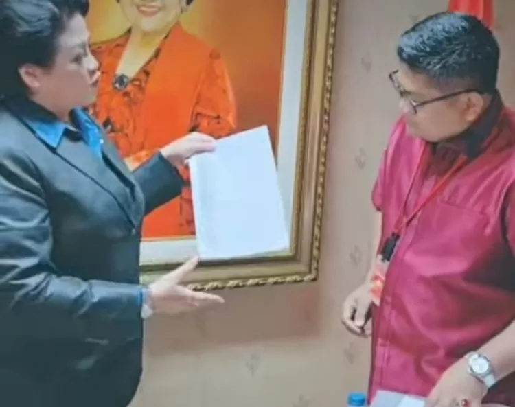 Connie Rahakundini Bakrie serahkan dokumen dan video rahasia titipan Hasto Kristiyanto ke petinggi PDIP  (Foto: Instagram/@connierahakundinibakrie)