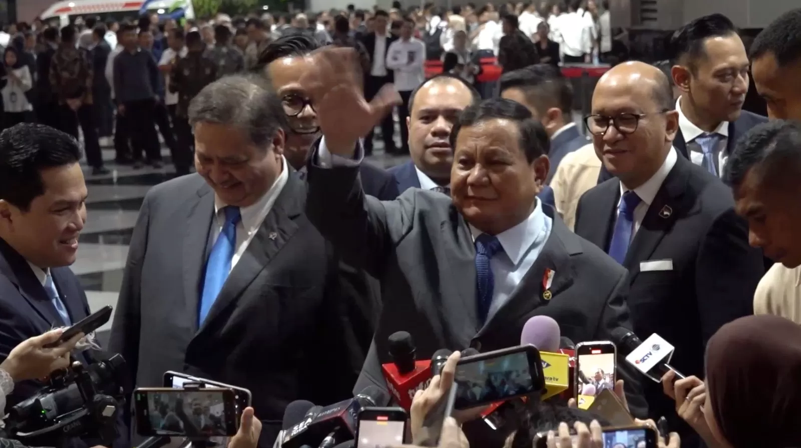 Presiden Prabowo usai memberi arahan program Danantara di Town Hall Danatara, Senin, 28 April 2025.