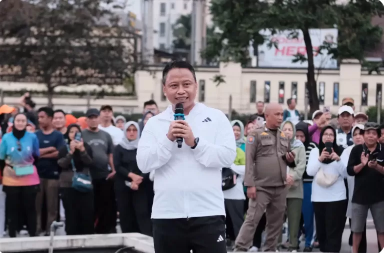 Wali Kota Depok Supian Suri, saat membuka Car Free Day (CFD) atau Hari Bebas Kendaraan di Jalan Margonda pada, Minggu 4 April 2025.