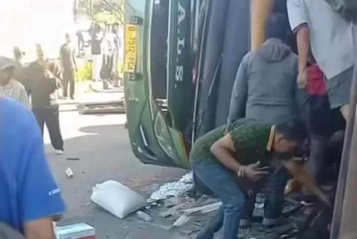 Kecelakaan maut bus ALS di Kota Padang Panjang  (Foto: tangkapan layar/Instagram)