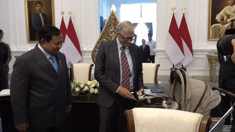 Bill Gates beri hadiah ke kucing milik Presiden Prabowo, Bobby Kertanegara  (Foto: Sekretariat Presiden)