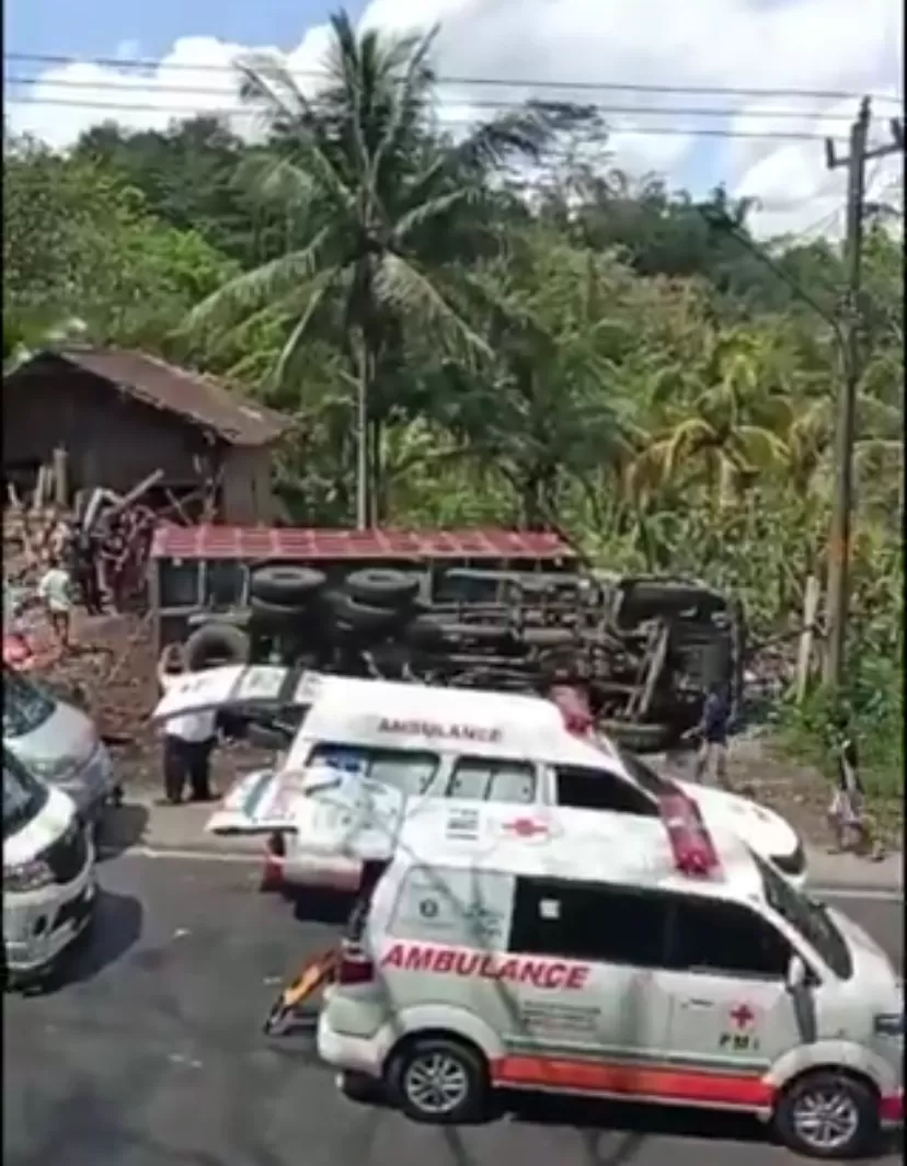 Kecelakaan maut di Bener, Kalijambe, Purworejo,  menyebabkan 11 orang meninggal dunia.
