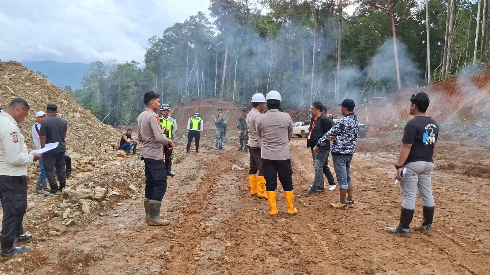 PT Position diduga kuat telah melakukan pembukaan lahan jalan angkutan dan pengambilan material mineral nikel di dalam kawasan hutan produksi.