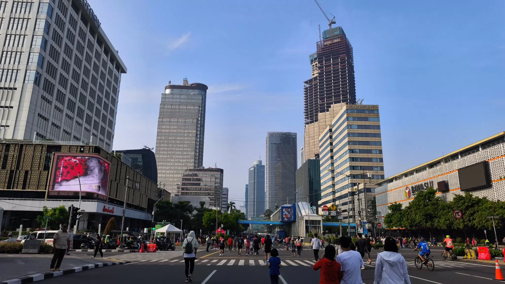 Hari Bebas Kendaraan Bermotor (HBKB) atau car free day (CFD) di kawasan Sudirman-Thamrin.