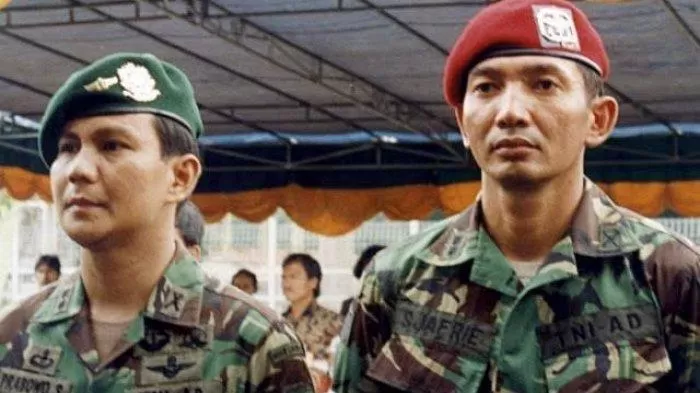 Menhan Sjafrie Sjamsoeddin dan Presiden Prabowo Subianto saat masih aktif di dinas militer. (Foto: Instagram Prabowo Subianto)