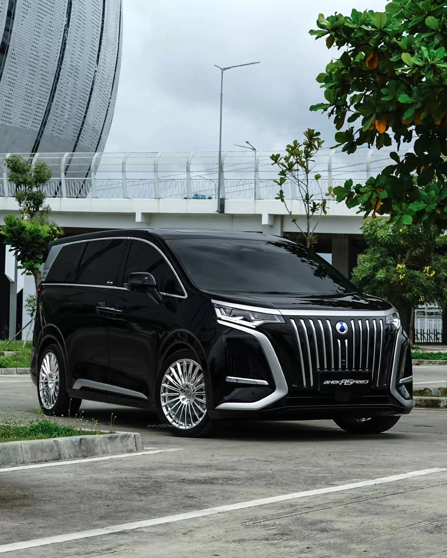 Denza D9 listrik premium yang laris manis.(Instagram.com/abunrifai)