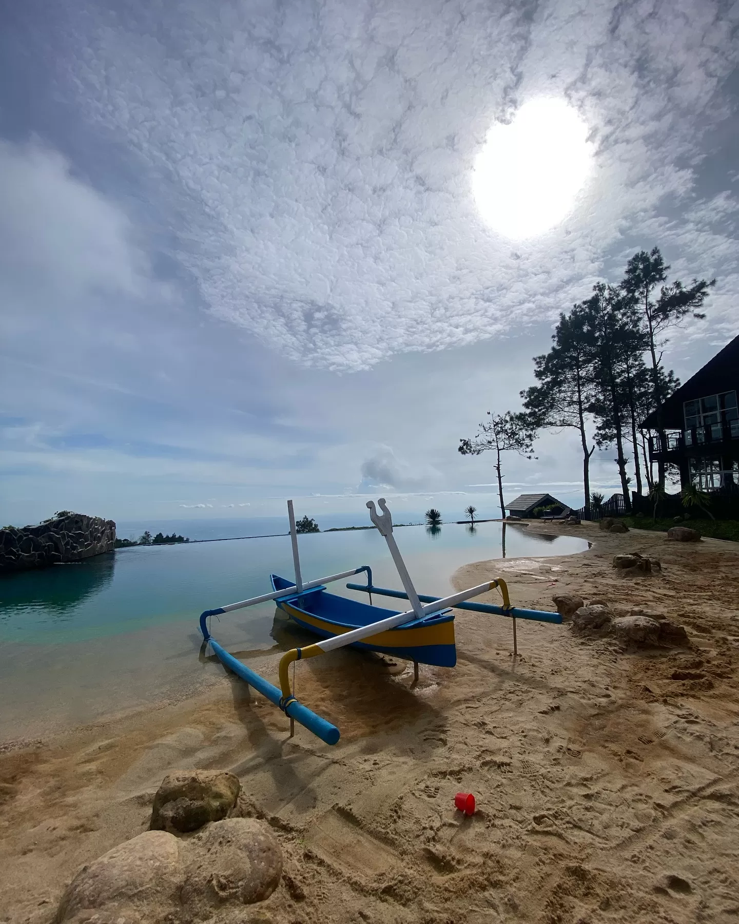 Mau Lihat Pantai di Atas Awan? Yuk, Main ke Sky Beach Aone Trawas Mojokerto! (Instagram.com/infoseputartrawas)