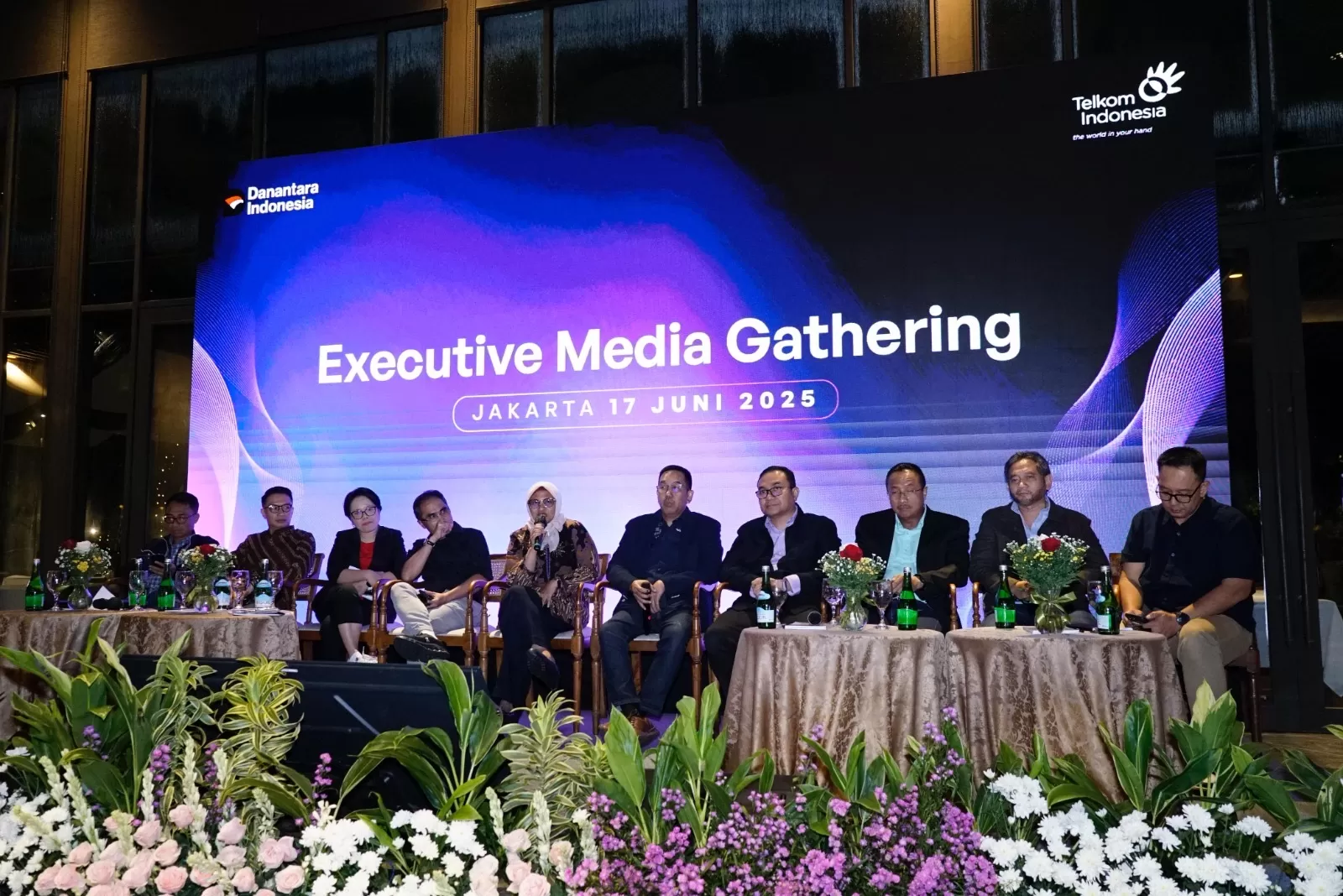 Jajaran Direksi Telkom saat acara Executive Media Gathering, di Jakarta, pada Selasa (17/6).  