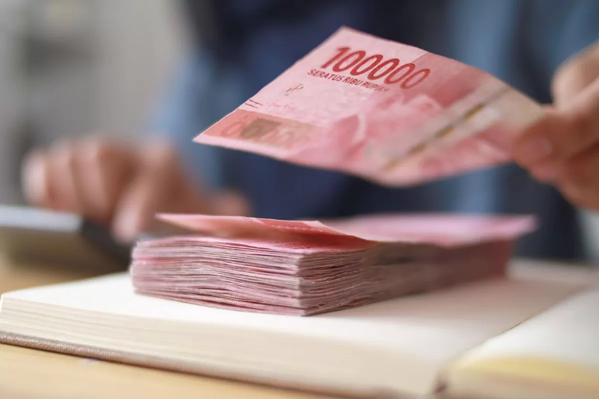 Buruh tuntut UMP Jakarta 2026 jadi Rp5,76 Juta (foto: SHUTTERSTOCK/AIRDRONE)