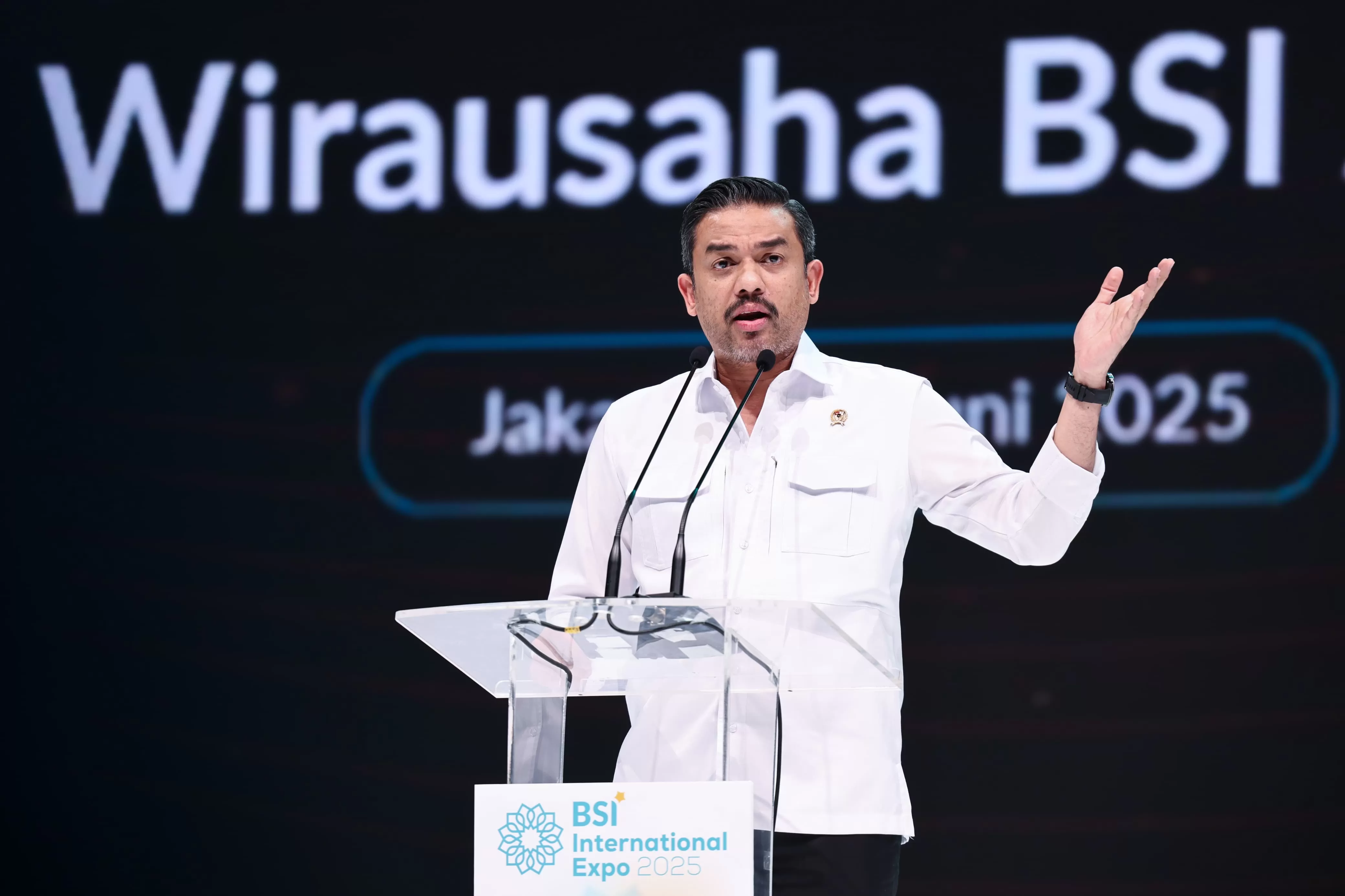 Menteri UMKM Maman Abdurrahman saat pidato pada  ajang awarding Talenta Wirausaha Bank BSI di Jakarta, Kamis, 26 Juni 2025.