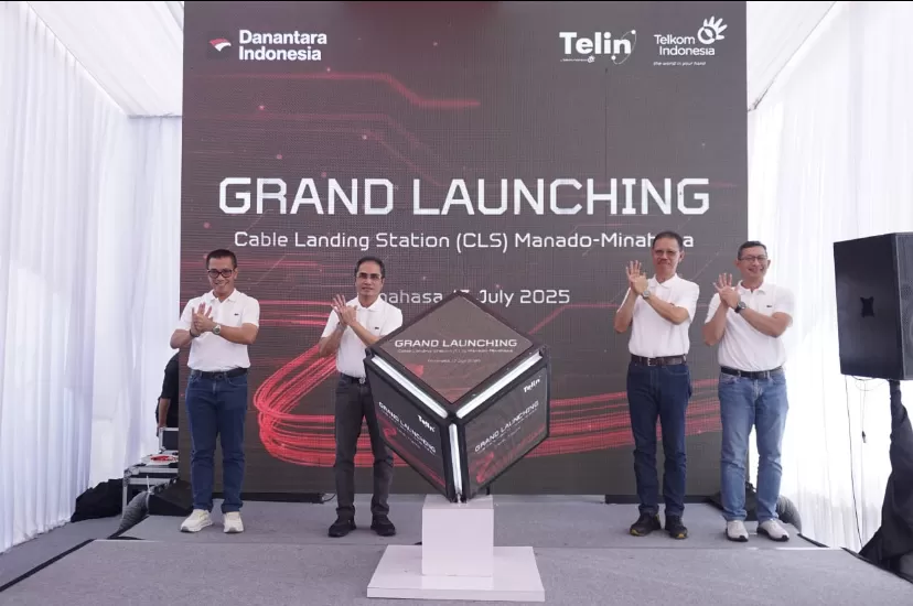  (kiri ke kanan) CEO Telin Budi Satria Dharma Purba, Direktur Wholesale & International Service Telkom Honesti Basyir, Komisaris Telin Bambang A. Margono, dan Komisaris Utama Telin Muhammad Rofik.