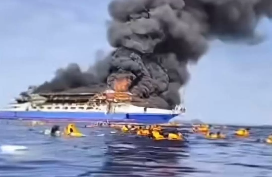 KM Barcelona terbakar di Perairan Talise, Minahasa Utara, Sulawesi Utara. Menhub sebut seluruh korban telah ditemukan (Foto: Istimewa)
