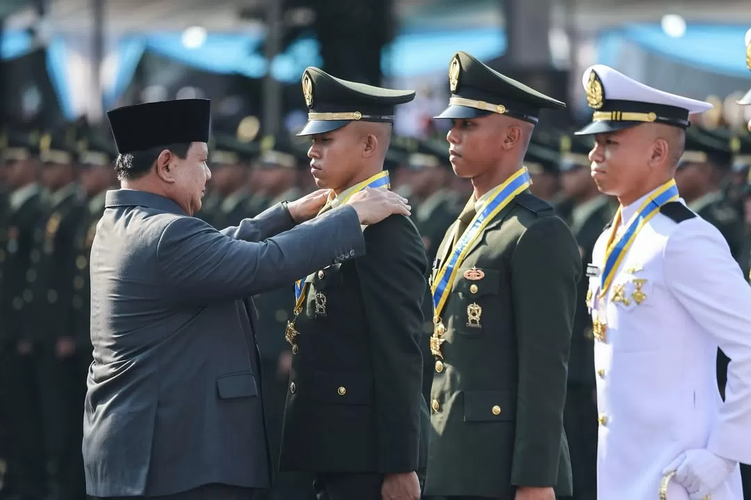Presiden Prabowo melantik 2.000 Capaja TNI-Polri. Ini delapan orang peraih adhi makayasa (Foto: Instagram/@presidenrepublikindonesia)