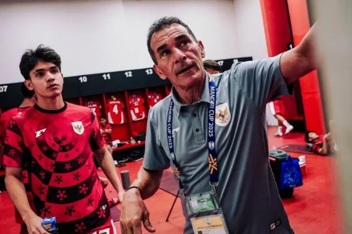 Pelatih Timnas U-23 Gerald Vanenburg kini berada di ujung tanduk setelah gagal di dua kompetisi. (Foto: instagram/@geraldvanenburgofficial)