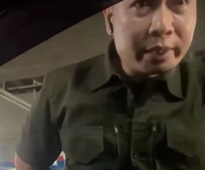Viral pria arogan ngaku polisi intimidasi pengendara mobil di Jakarta (Foto: Instagram/@perspekshit)