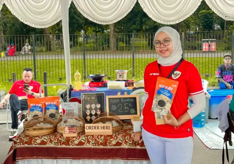 Pelaku UMKM yang raih omzet belasan juta berkat program Rumah BUMN Binaan BRI (Foto: Bank BRI)