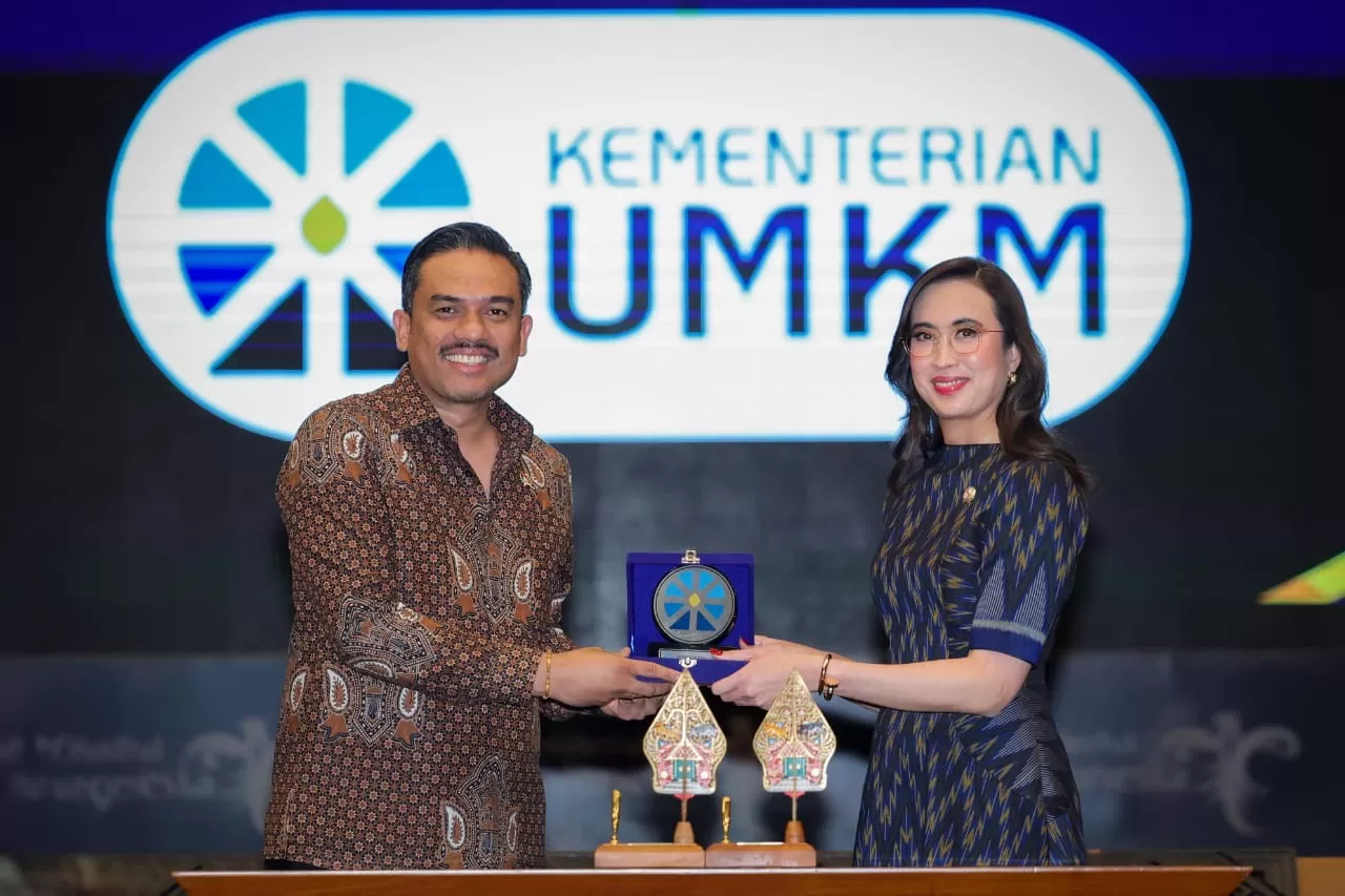Menteri Usaha Mikro Kecil dan Menengah (UMKM) Maman Abdurrahman dan Menteri Pariwisata Widiyanti Putri Wardhana.