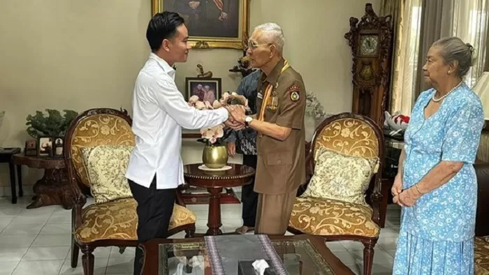 Gibran Rakabuming Raka bertemu Wapres RI ke-6, Try Sutrisno  (Foto: Instagram/@Gibran_rakabuming)