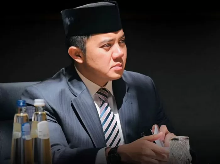 Sekretaris Kabinet (Seskab), Teddy Indra Wijaya merespons penilaian Pemerintah lamban tangani bencana di Sumatra (Foto: Instagram/@kerjaseskabri)
