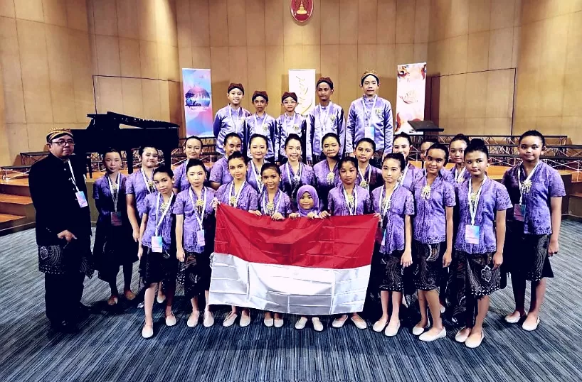 Lagu Montor Montor Cilik menggema di Bangkok, Kirana Choir Indonesia juara Festival Paduan Suara Dunia 2025. (Dok Kirana Choir Indonesia)