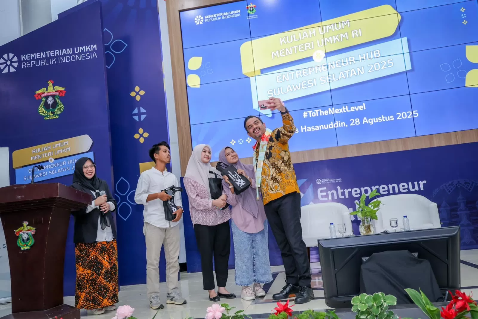 Menteri UMKM Maman Abdurrahman saat Kuliah Umum di Universitas Hasanuddin (Unhas), Makassar, Kamis (28/8).