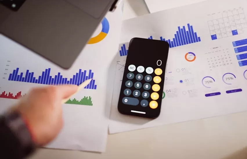 Neraca perdagangan RI surplus Rp362,8 triliun hingga Juli 2025.  (unsplash.com/jakubzerdzicki)