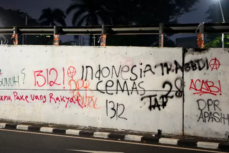 Sejarah panjang aksi massa, anarko, dan krisis kepercayaan.  (sumber X @KontraS)