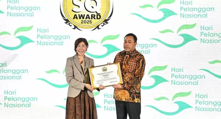 Layanan terbaik mengantarkan bengkel Yamaha merebut penghargaan Best 2W Offline Service Experience &ndash; Service Quality Award 2025 peringkat pertama (Diamond) untuk perusahaan otomotif roda dua. (YIMM)