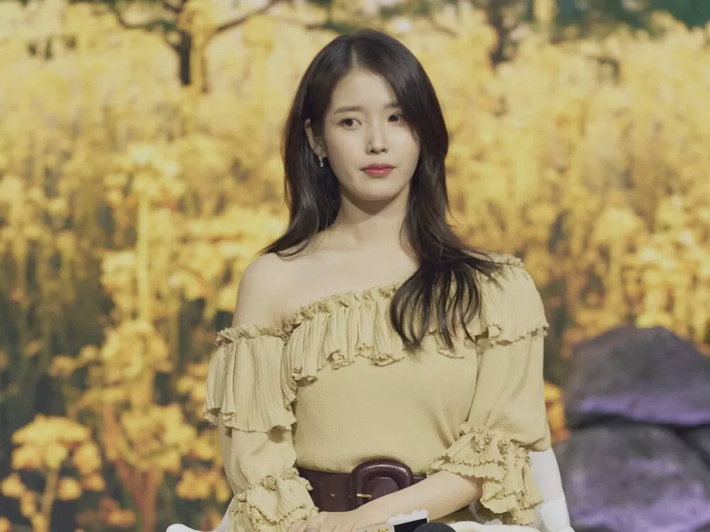 IU dalam Debut Drama When Live Gives You Tangerines (foto: instagram.com/dlwlrma)