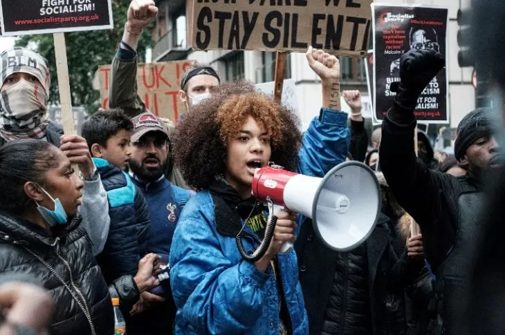 Menyoroti pola aksi demonstrasi di Nepal hingga Peru yang diinisiasi oleh para generasi Z atau Gen Z.  (Unsplash.com/@Ehimetalor)