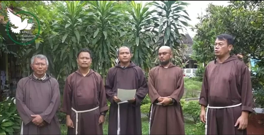 Para pemuka agama Katolik turut mendampingi perjuangan warga Batak melawan PT Toba Pulp Lestari. (Istimewa)